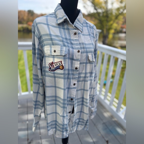 76ers Allen Iverson Sixers Throwback UNISEX Upcycled Plaid - Picture 2 of 3